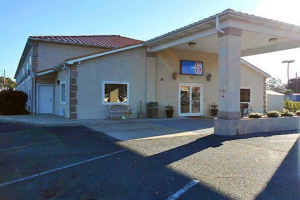 Motel 6 Hinesville GA